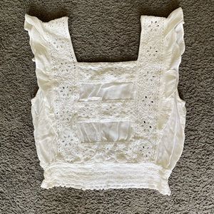 White lace deigned tank top